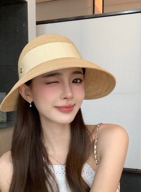 草帽出游优雅女春夏秋