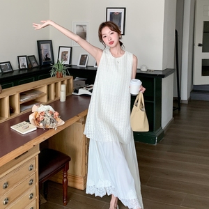 法式白色镂空假两件连衣裙女夏季2025新款超好看蕾丝花边背心长裙