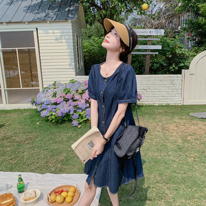时尚休闲淡人穿搭牛仔连衣裙女夏季2025年新款洋气单排扣设计裙子图片
