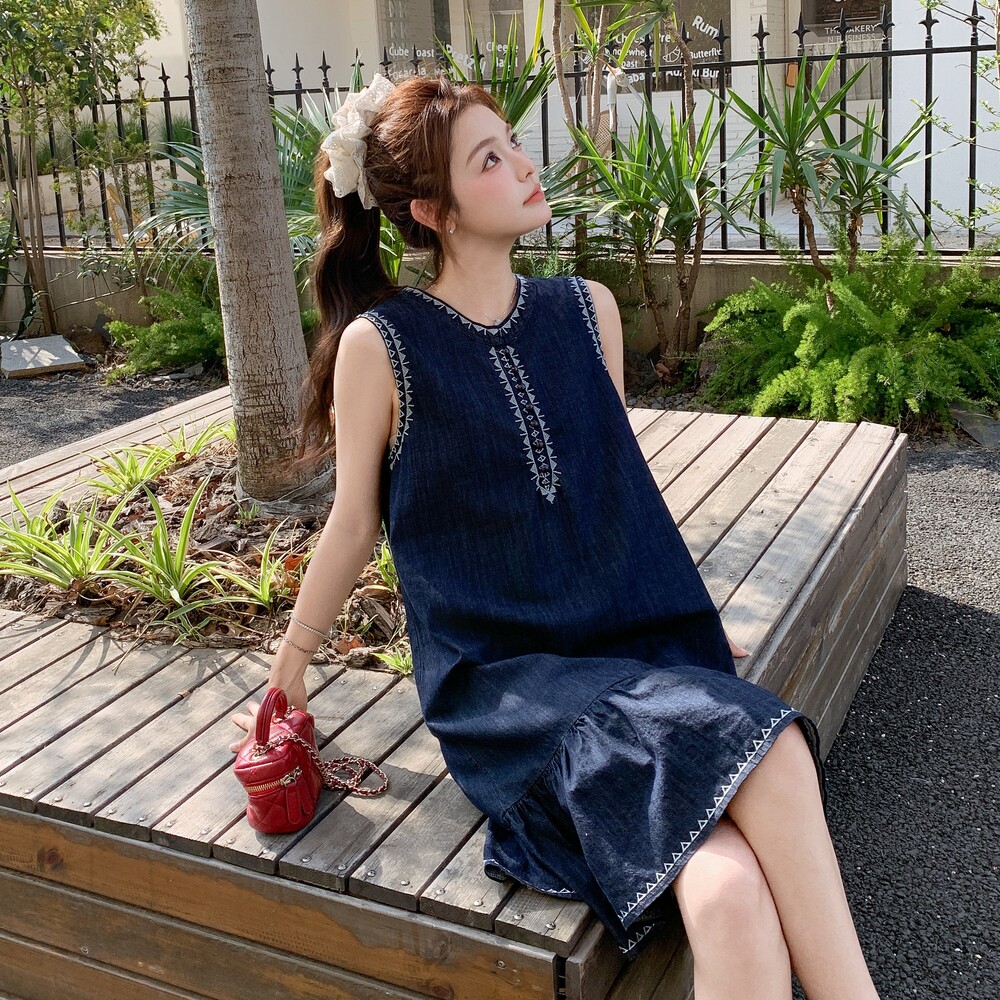 重工刺绣牛仔连衣裙女2025年夏新款圆领无袖显瘦背心裙中长裙子，女装连衣裙，浙宝157（原165A）