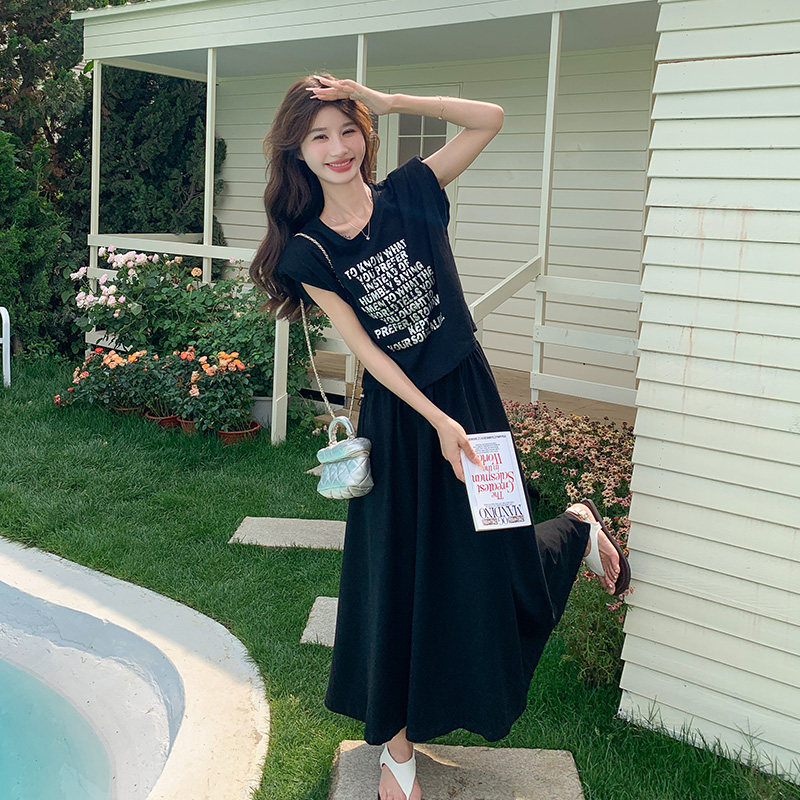 黑色字母印花短袖套装夏女2024新款韩系宽松减龄显瘦半身裙两件套图片