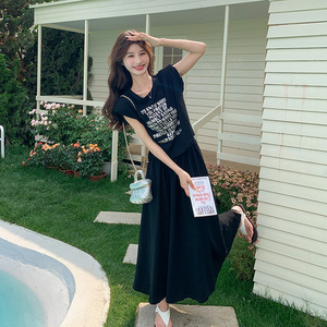 黑色字母印花短袖套装夏女2024新款韩系宽松减龄显瘦半身裙两件套图片