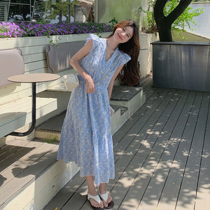 蓝色海边度假连衣裙女2025夏季新款小飞袖高级感减龄气质碎花长裙图片
