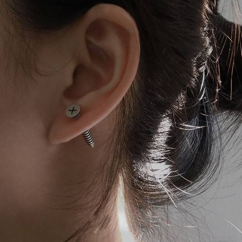 钛钢耳饰 螺丝耳钉防过敏耳钉男女小众潮酷耳骨钉ins风复古耳环 - 封面