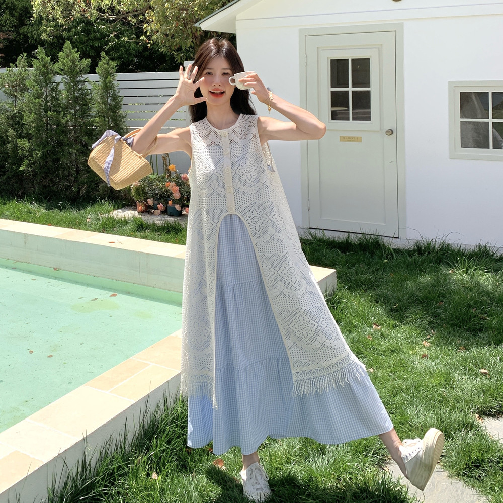 白色蕾丝镂空罩衫蓝色格子吊带长裙女夏新款减龄显瘦连衣裙,女装连衣裙,丽人依阁