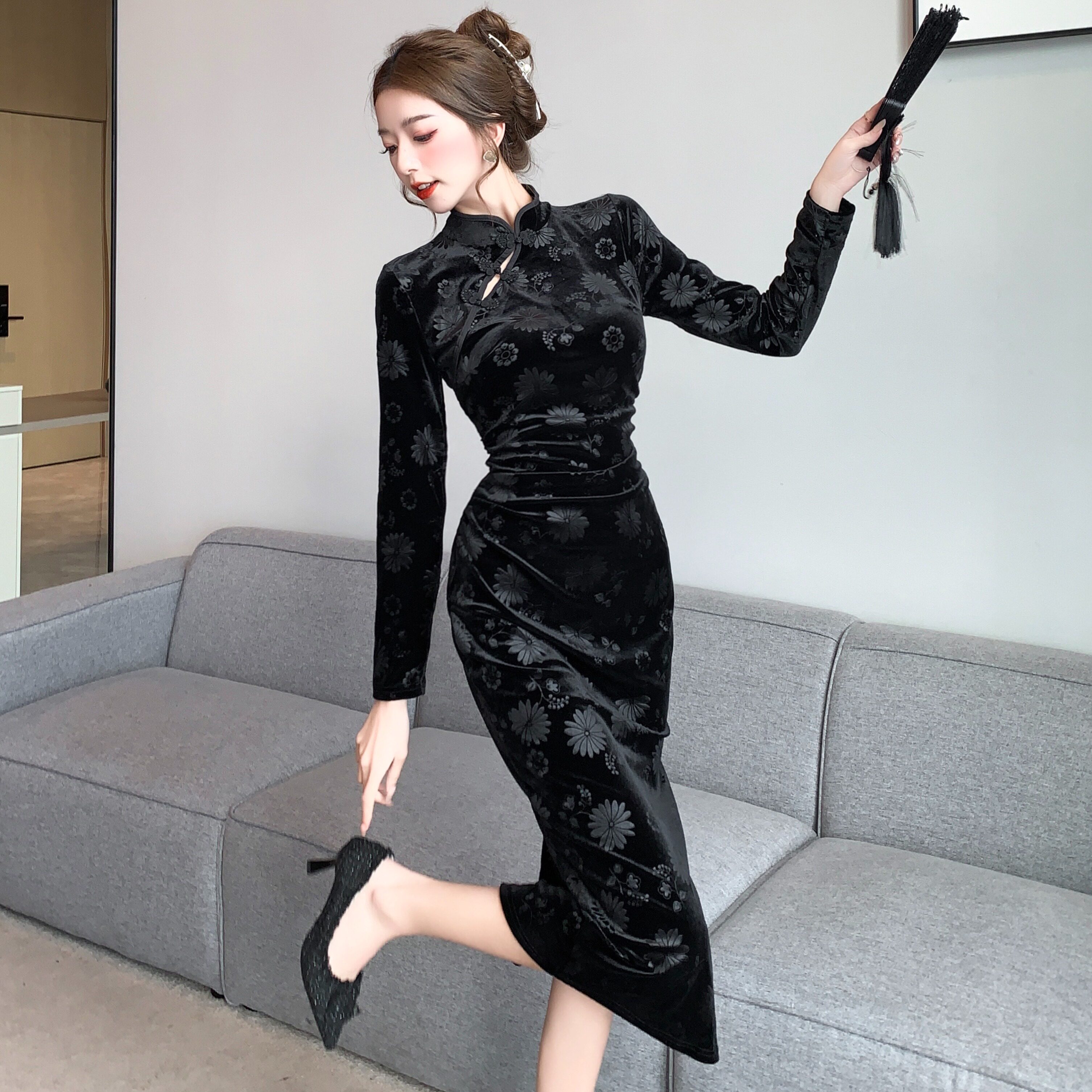 年轻款新中式复古改良旗袍裙时尚性感丝绒包臀黑色显瘦长袖连衣裙