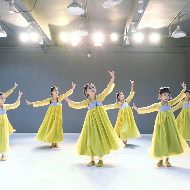 儿童汉服演出服中国风古典舞蹈服有位姑娘襦裙春三月桃花笑胭脂妆