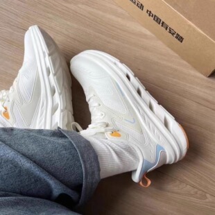 安踏能量环防泼水漫步减震女款跑步鞋2023新款冬季情侣女运动鞋