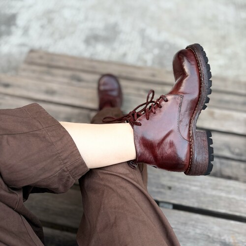 2025新款水洗马皮手工女鞋系带复古圆头马丁靴显瘦百搭短靴