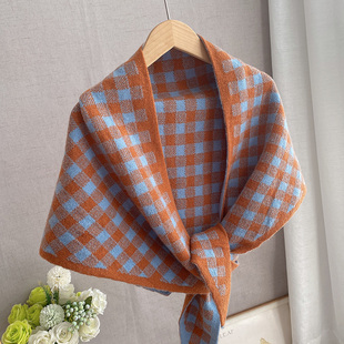 休闲文艺方格羊毛混纺厚款针织三角巾秋冬女黑白格子暖背披肩围巾