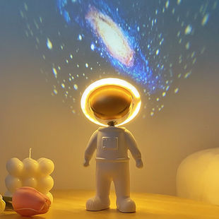 微光里宇航员星空投影灯星光灯充电地月球氛围灯伴睡起夜婴儿童小