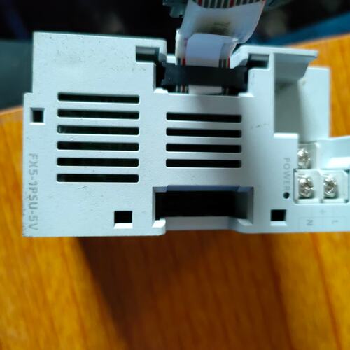 议价:FX5 1PSU 5V，成色漂亮，基本没怎么使用
