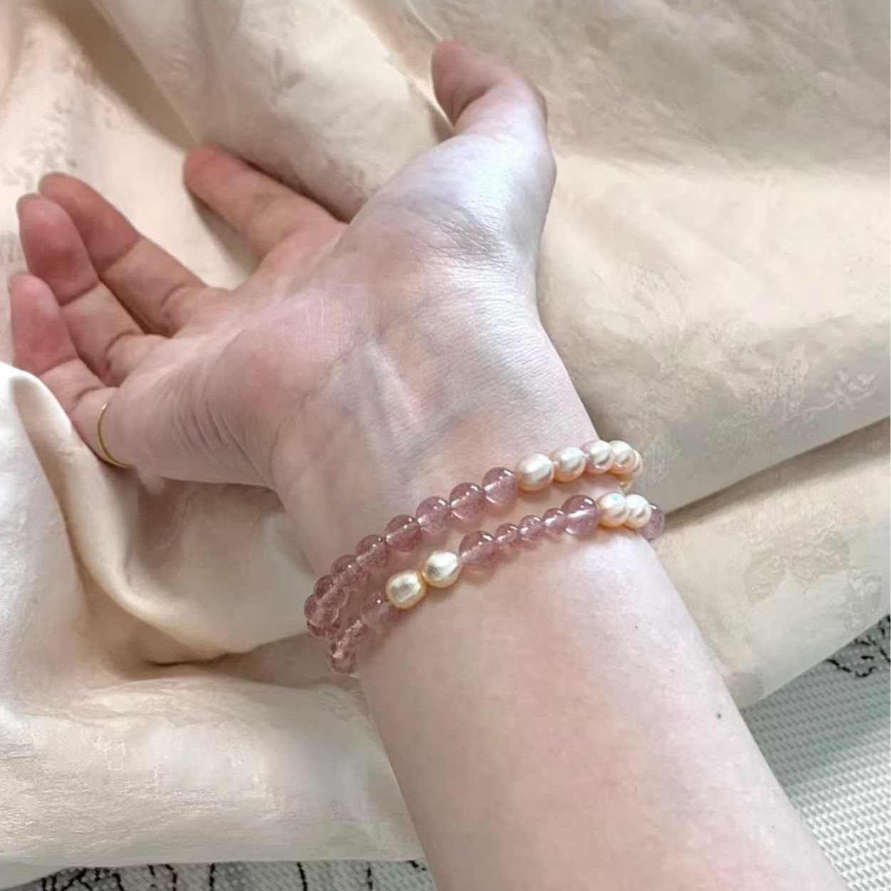 淡水珍珠手链女桃花玄学草莓晶天然甜美可爱新中式手串闺蜜送朋友