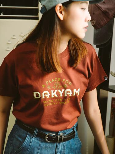 DAKYAM(达人)2026S/S Quietly Brave Logo 立场标志英文印花TEE恤