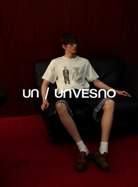 Unvesno(UN)“别在意我”老人与小熊印花情侣款定制彩纱男女款T恤