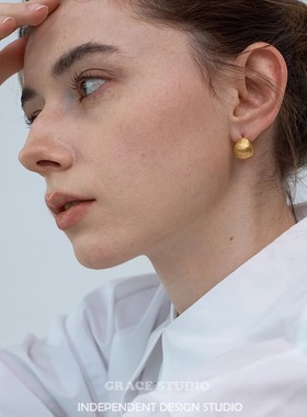 G/S经典款 椭圆小金球拉丝磨砂金属耳钉女ins高级感简约休闲百搭