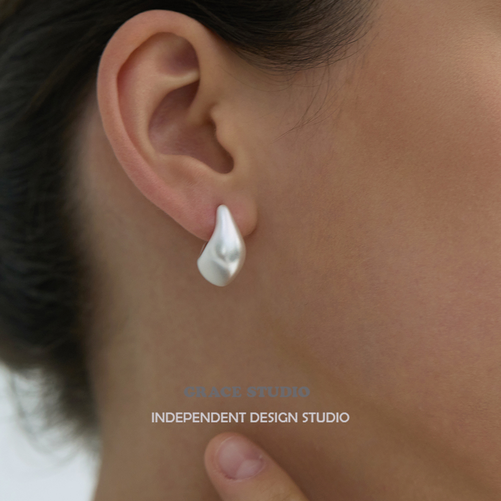 G/S高级感哑光雾面银色耳环