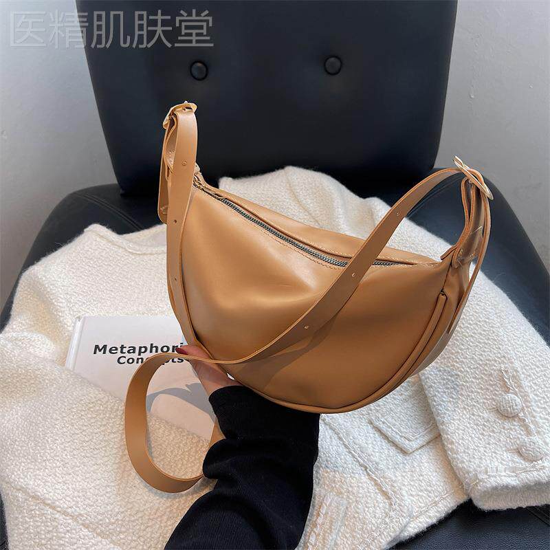 新款斜挎包包女2023新款潮水饺包小挎包腋下包纯色休闲单肩斜挎包