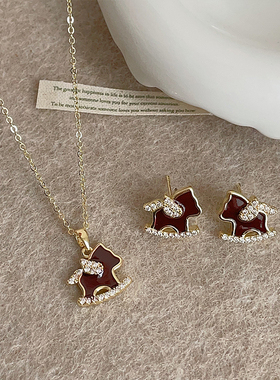 小众设计感红色滴油锆石小马项链耳钉女复古轻奢时尚颈链毛衣链