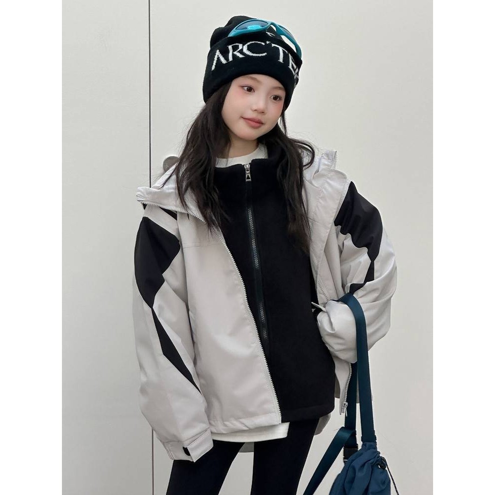 专柜品牌女童冲锋衣外套秋款2025新款中大童时尚洋气撞色休闲冲锋