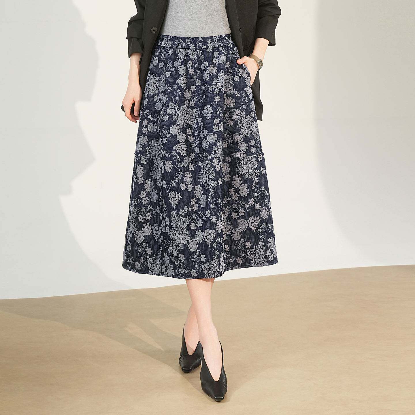 专柜品牌碎花半身裙女春秋2026新款高腰垂感显瘦气质百搭A字裙大