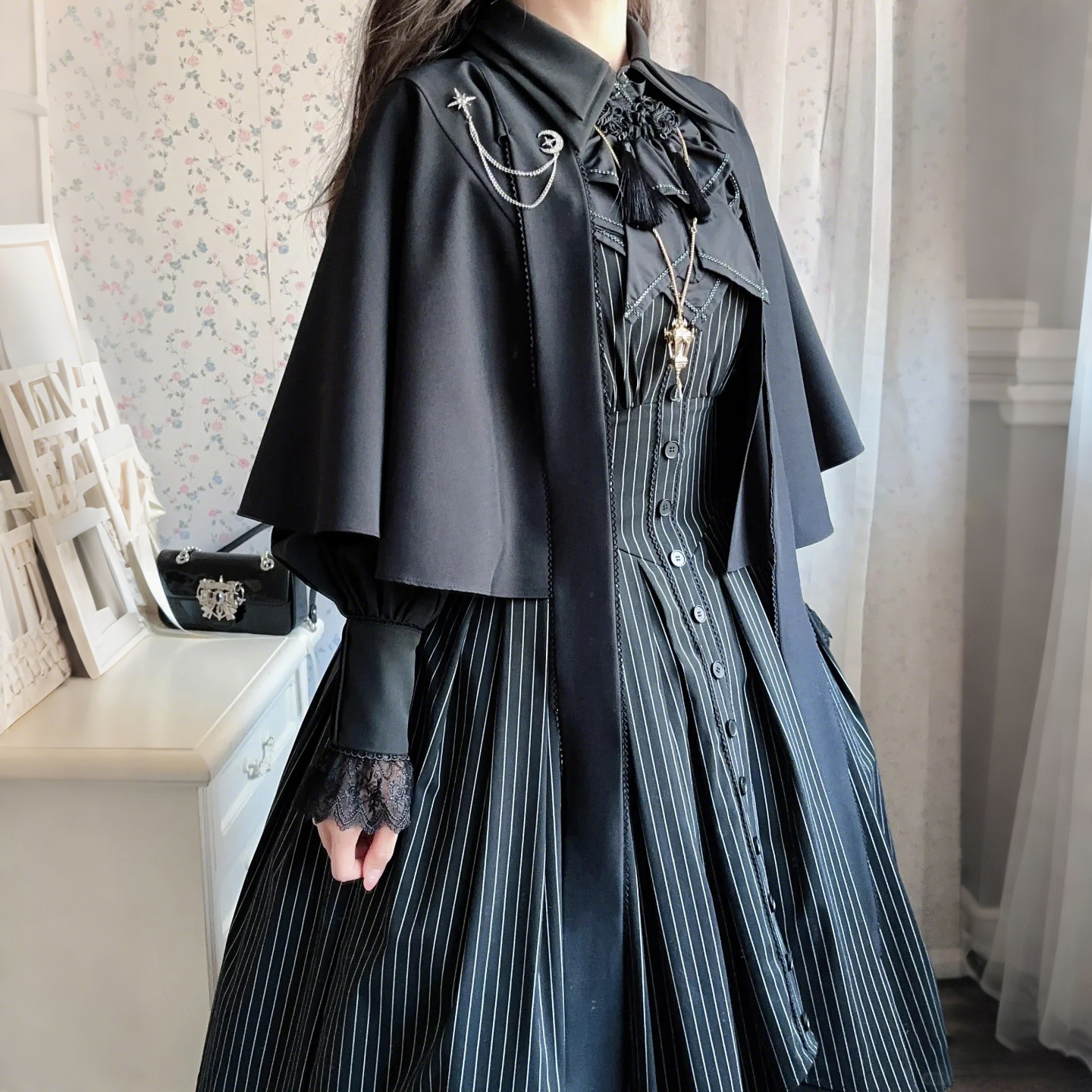 lolita斗篷黑色小众哥特风披肩外套女系带翻领轻亚文化洛丽塔外套,模玩/动漫/周边/娃圈三坑/桌游,lolita洛丽塔外套,淘宝优惠券,粉丝福利购,淘宝优惠卷