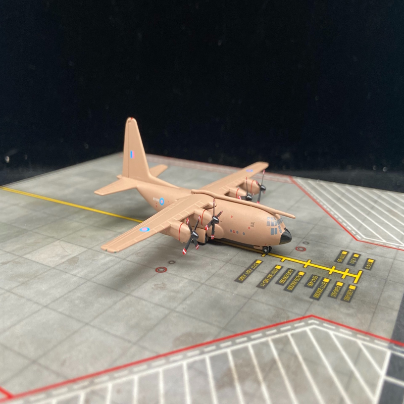 1：400 GJ绝版  英军C-130K运输机，编号XV196，带加油管，沙漠