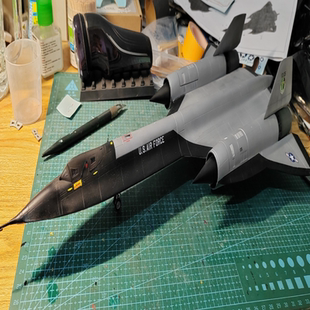 小号手SR-71 黑鸟侦察机模型 1/72,大概45厘米长。顺丰到付。