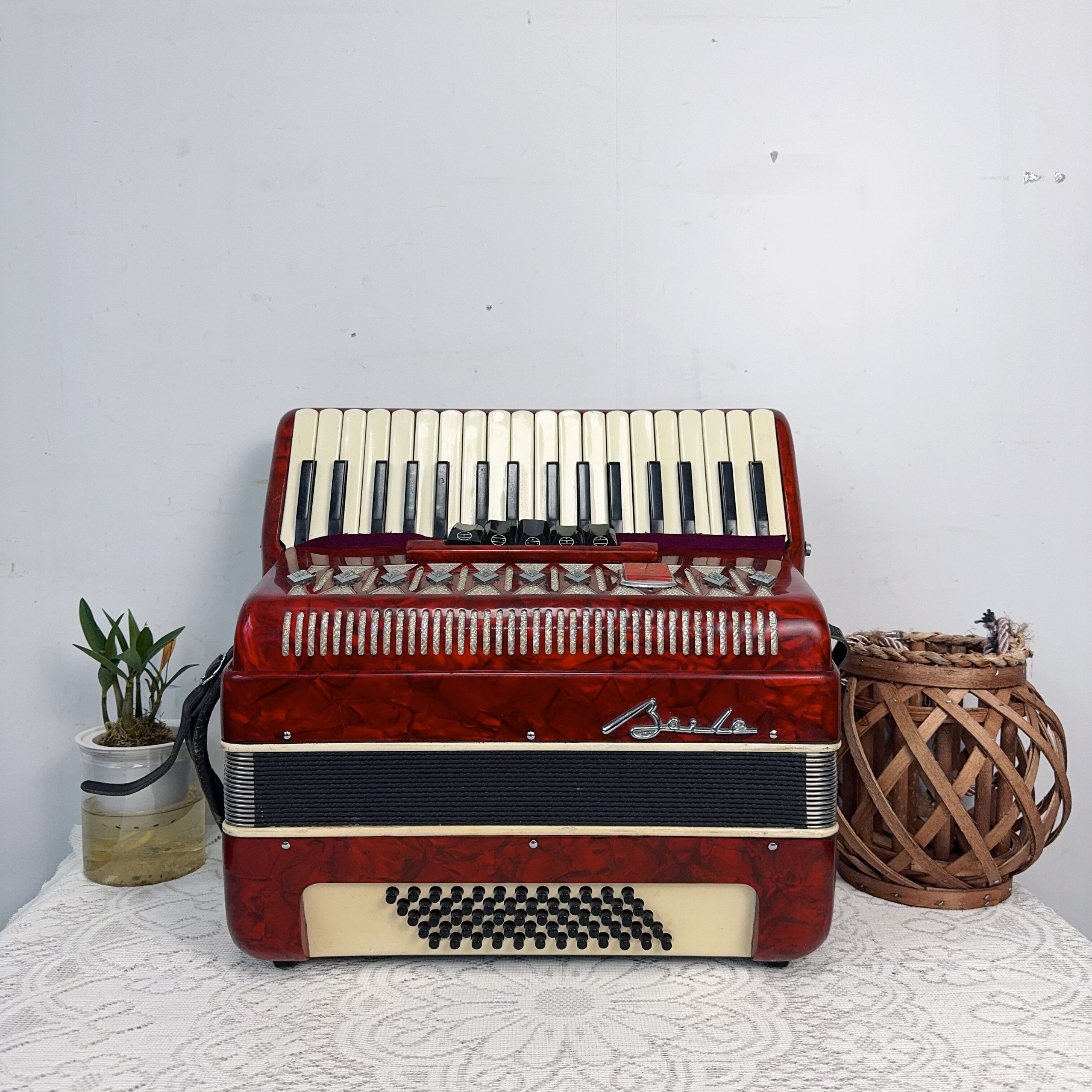 老式百乐红色成人手风琴60贝斯复古怀旧传统乐器装饰品收藏摆设