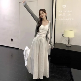 法式 2026新款 气质高级感秋冬穿搭套装 长裙 白色吊带连衣裙子女秋季