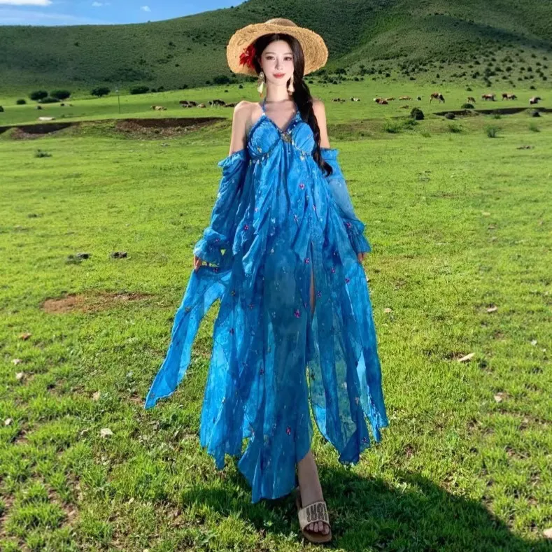 海边度假绝美沙滩裙多巴胺蓝色露背挂脖抹胸连衣裙女夏不规则长裙