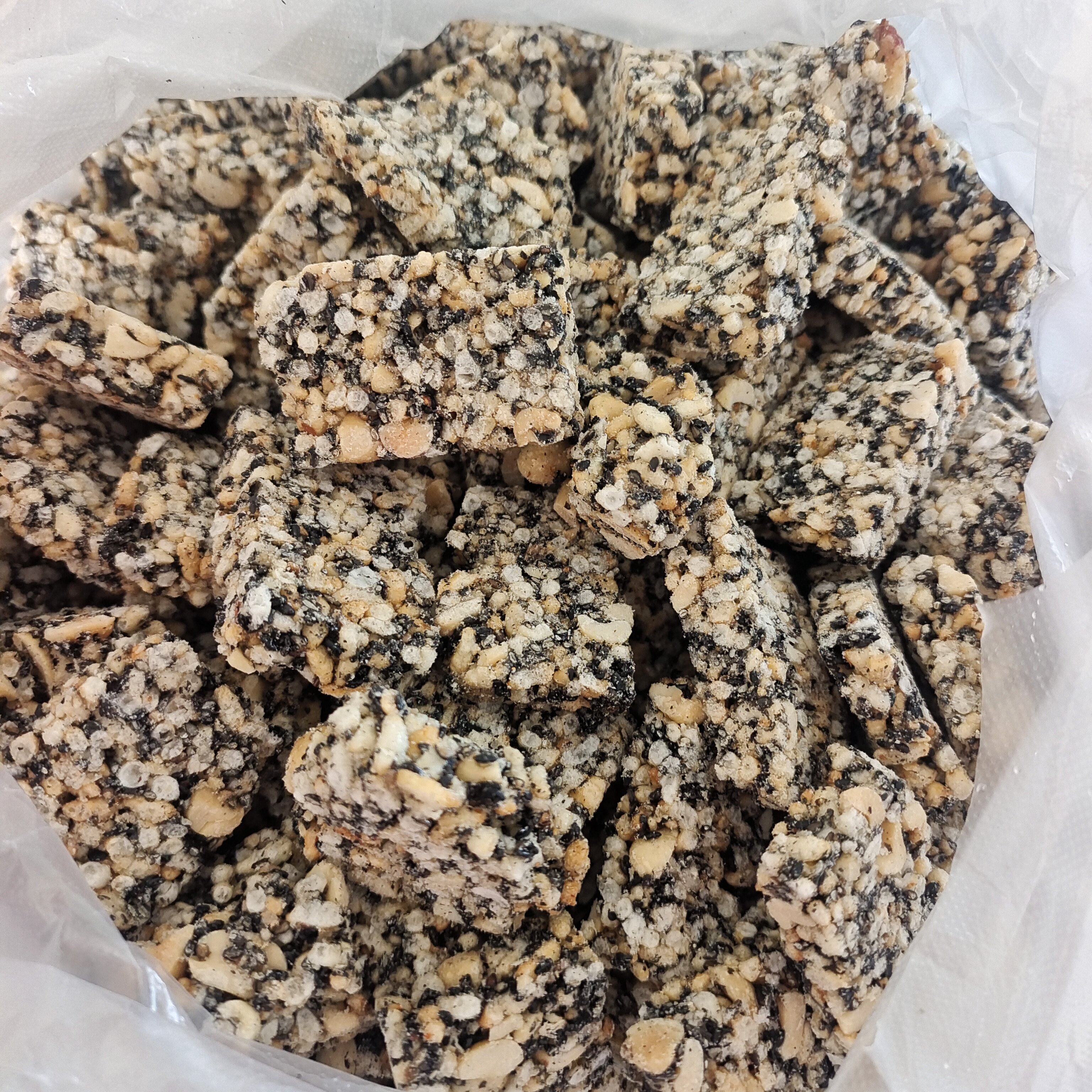 安徽舒城特产农家自制手工芝麻花生糖传统工艺芝麻酥年货芝麻米糖