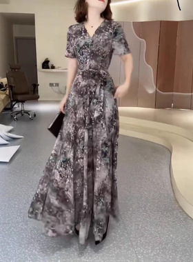 25666新大爱美依缘2025夏季新时尚V领印花长款连衣裙收腰显瘦