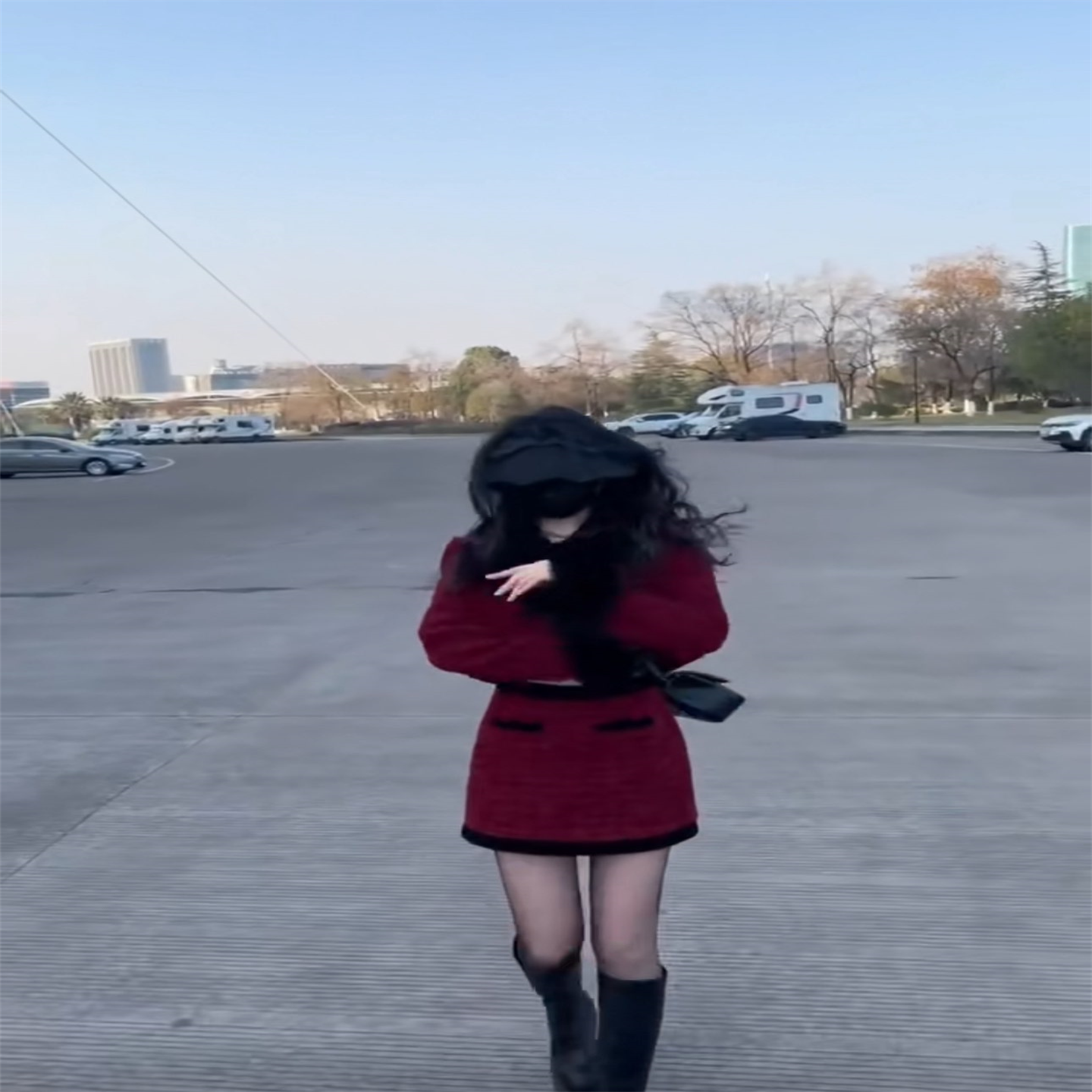 网红同款秋冬时尚套装女2025新款显瘦短款毛毛袖外套+高腰半身裙