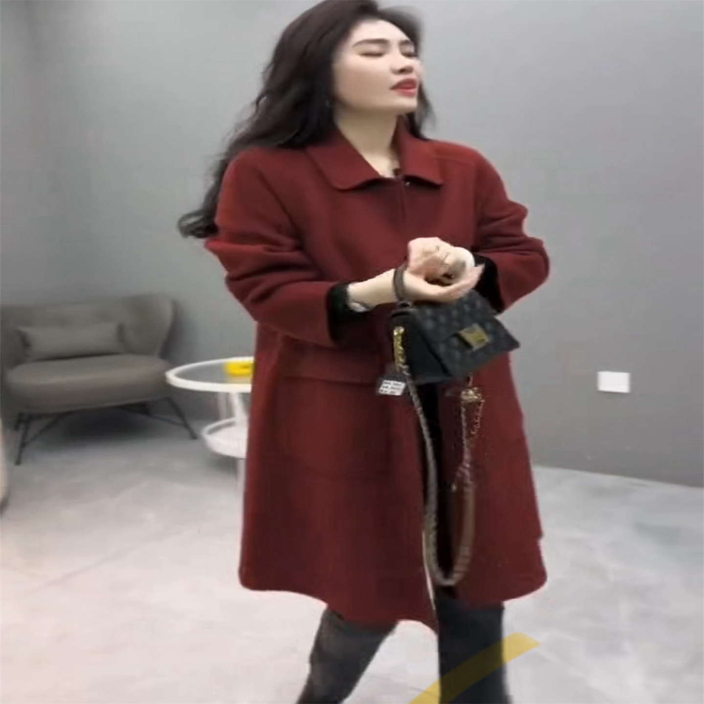 2025秋冬网红新款羊绒尼大衣女高级感气质红色翻领显瘦中长款外套