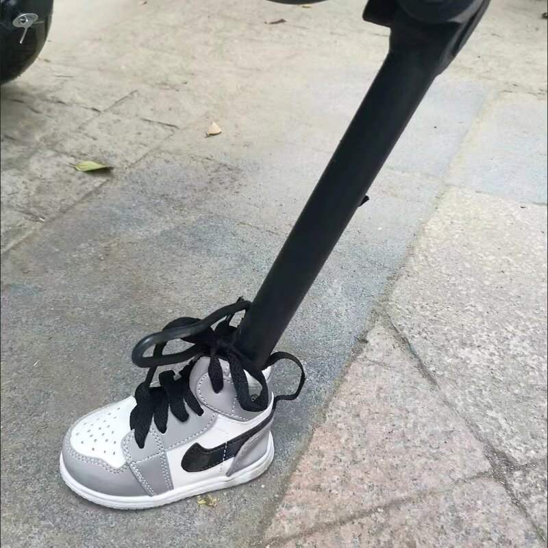 小牛九号电动车脚撑小鞋子球鞋机车脚架鞋套摩托车通用挂件装饰鞋