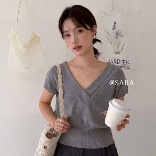 专柜品牌韩系高级感简约穿搭V领上衣女夏季新款时尚流行短袖设计