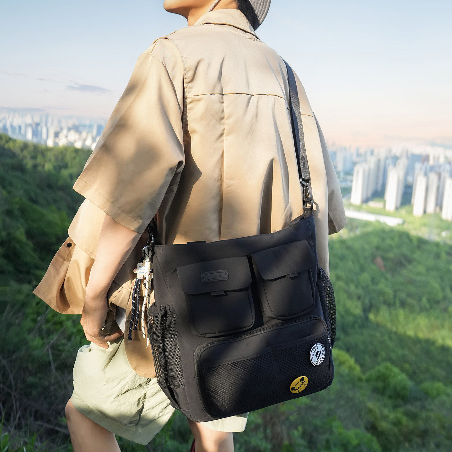 专柜正品斜挎包男生潮牌休闲单肩包小学生上课轻便大容量初中生工