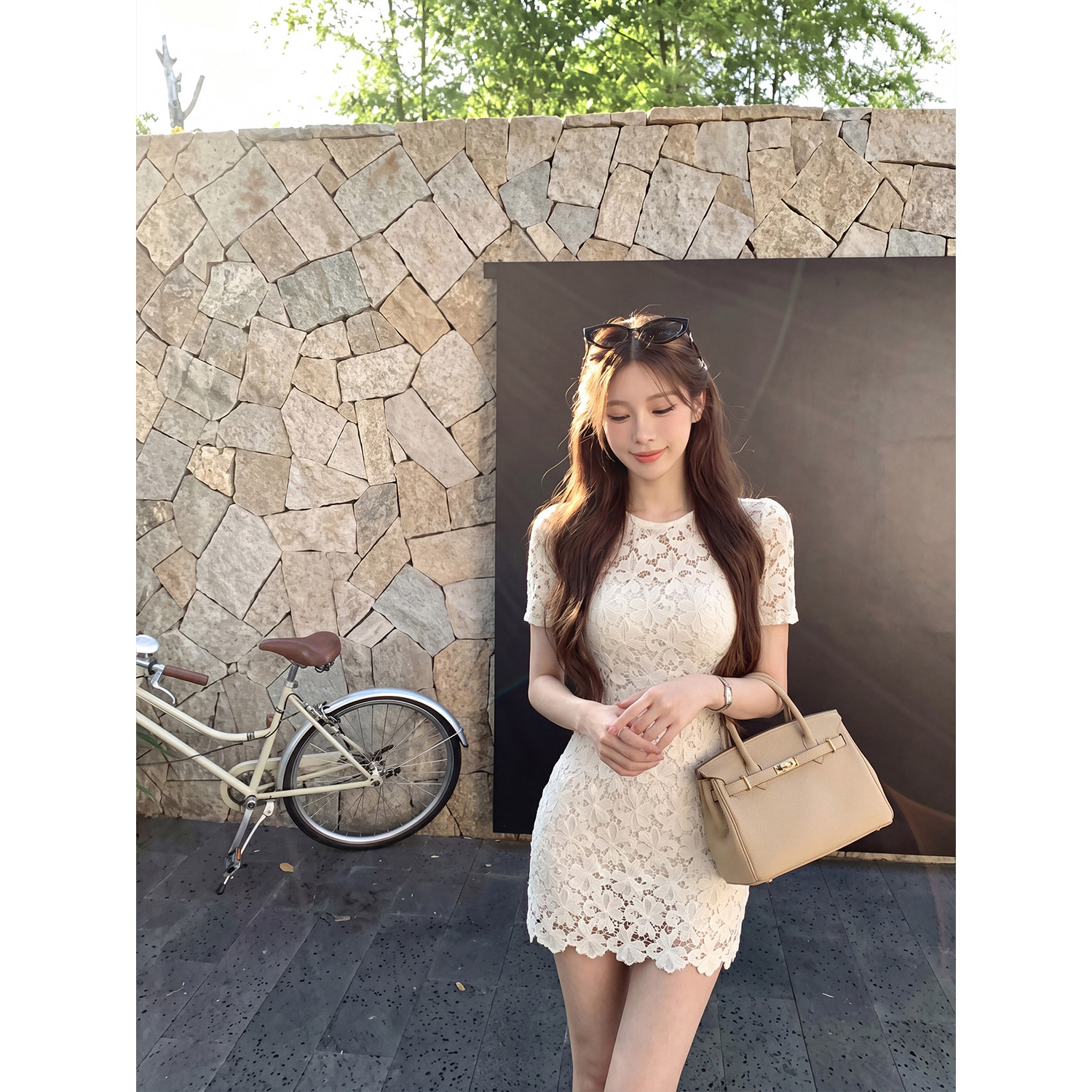 专柜正品法式气质短袖连衣裙女夏季温柔风收腰显瘦蕾丝包臀短裙子
