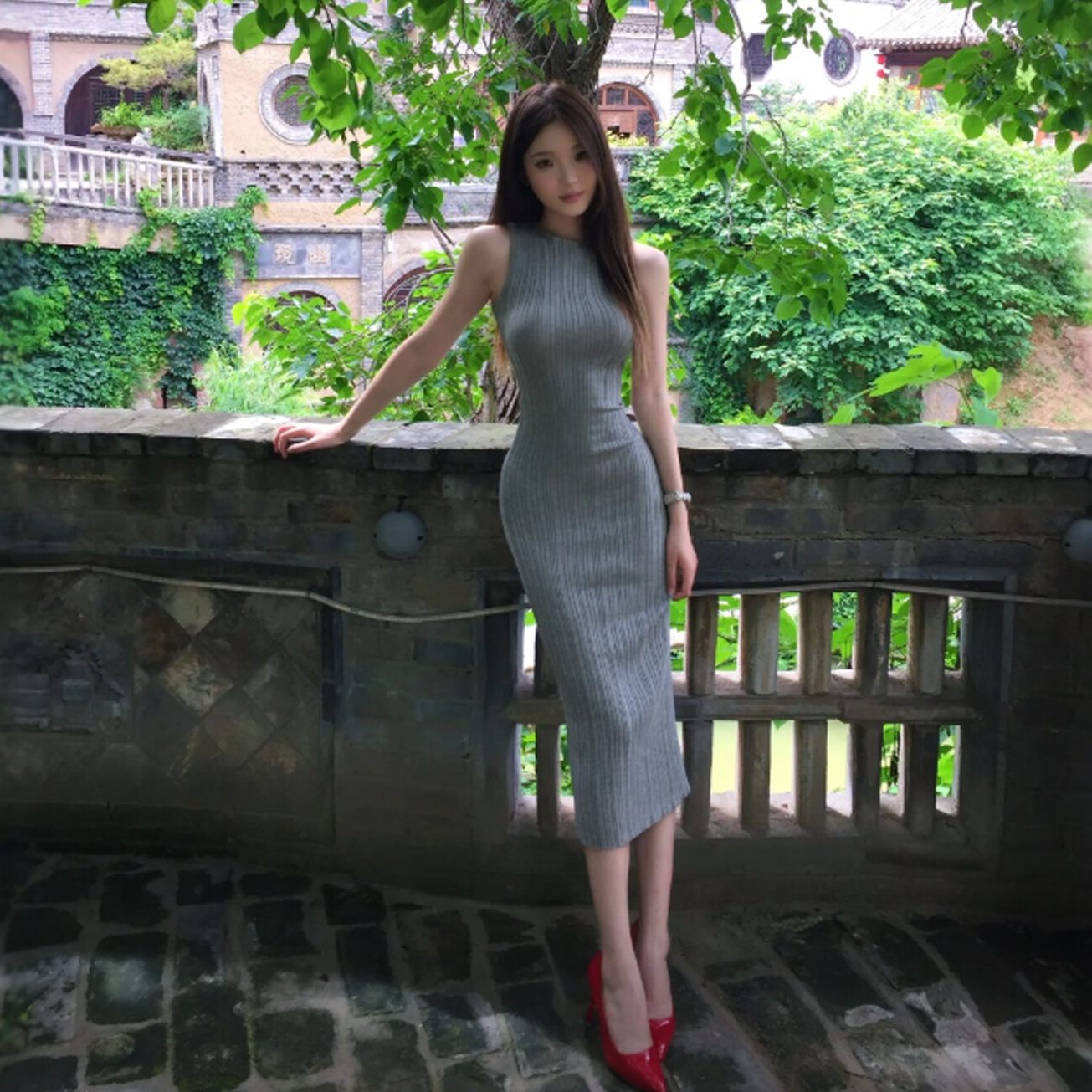 专柜正品御姐穿搭26年夏日绝美小裙子法式时尚气质针织吊带修身包
