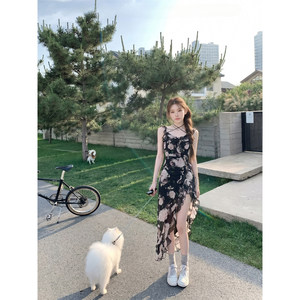 专柜正品法式碎花挂脖吊带连衣裙女夏季荷叶边开叉显瘦不规则长裙