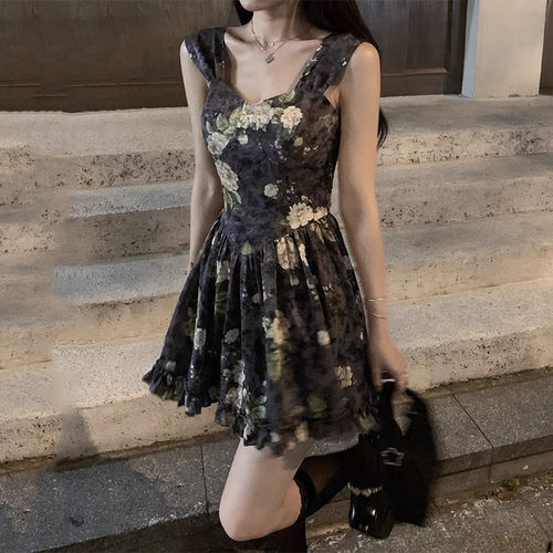 十三行正品法式茶歇复古纯欲风辣妹碎花吊带连衣裙子女收腰显瘦夏