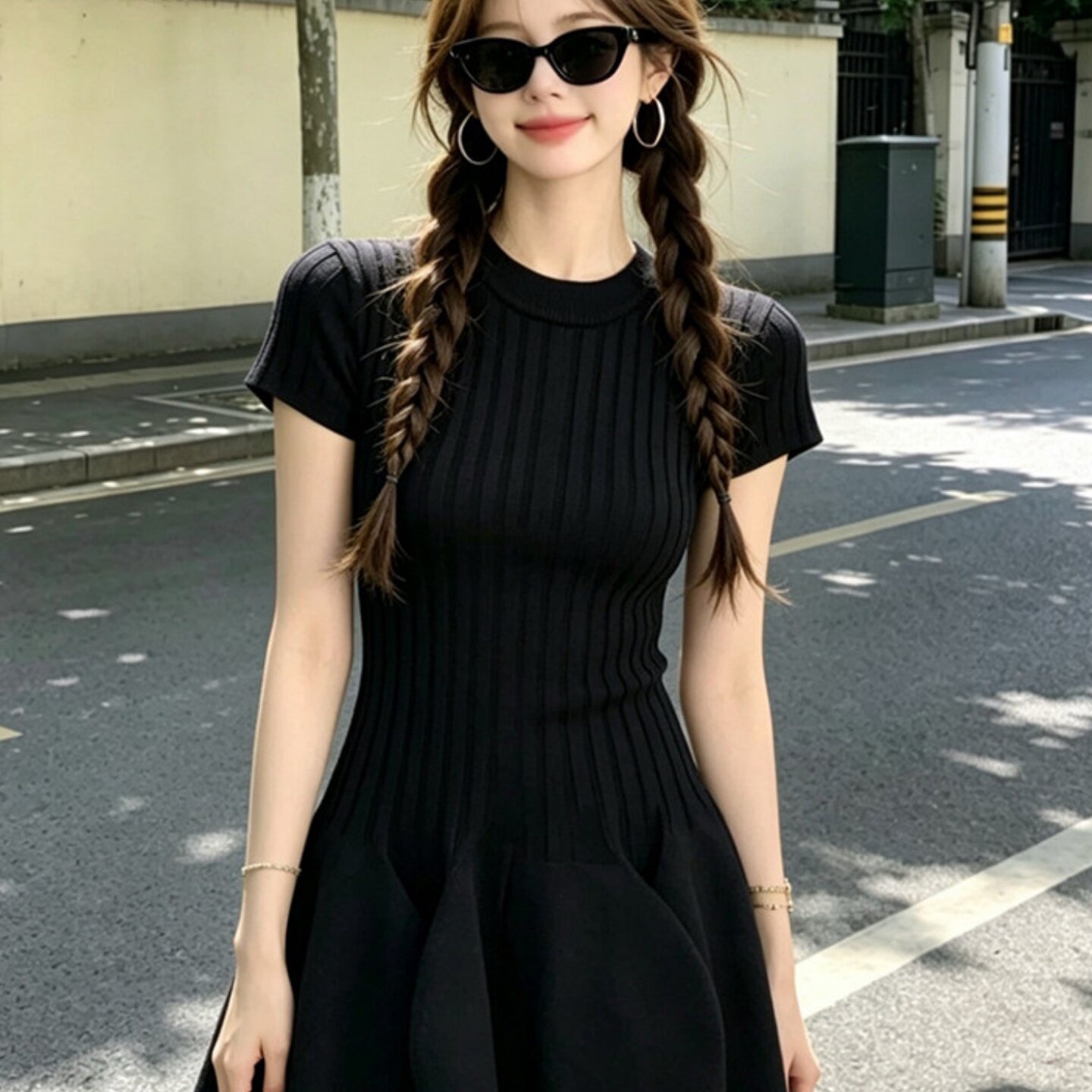 专柜正品赫本风针织短袖连衣裙女2026夏季新款收腰显瘦气质蓬蓬短