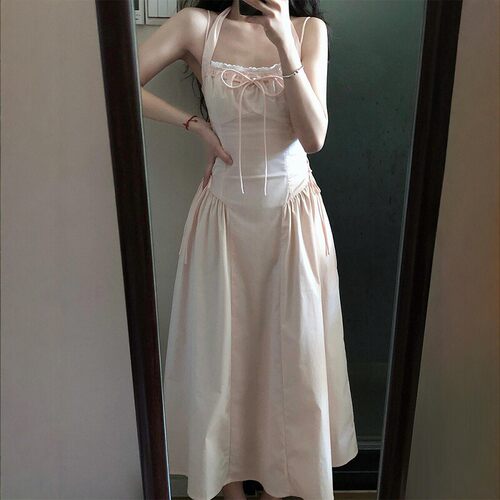 十三行正品法式复古粉色挂脖吊带连衣裙女夏季海边度假风系带蝴蝶