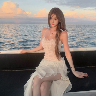 纯欲花朵吊带连衣裙子女性感辣妹设计感收腰海边度假长裙夏季 法式