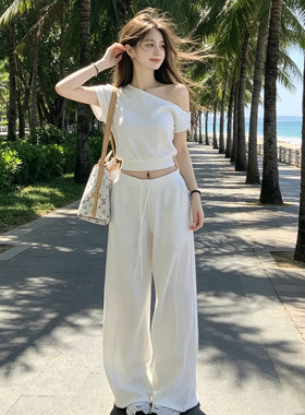 韩系松弛感白色斜领露肩短袖T恤上衣女宽松直筒休闲阔腿长裤套装