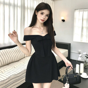 纯欲甜美蝴蝶结一字肩连衣裙子女设计高级感露肩黑色短裙夏季 法式