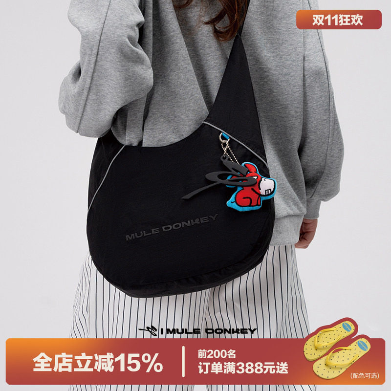 多嘴驴Donkey黑色斜挎包女百搭马鞍包帆布包轻便饺子包休闲单肩包