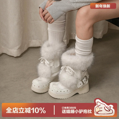 多嘴驴Donkey白色铆钉毛毛靴