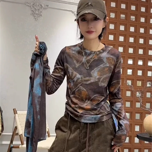 欧货定制设计感水墨晕染印花长袖T恤女修身显瘦撞色打底小衫上衣
